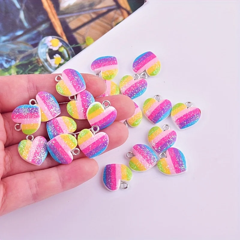 Resin Art Engagement - 10 Stück bunte Herz-Harz-Anhänger, niedliche gemischte